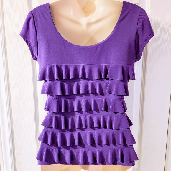 Frank Lyman Ruffle Top - Picture 4 of 5